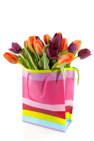 Borsa shopping piena di tulipani — Foto Stock