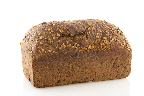 Бурый хлеб с зерном — стоковое фото