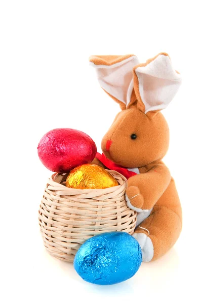 Liebre de Pascua con huevos —  Fotos de Stock