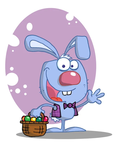 Голубой кролик с пасхальными ягодами и баском — стоковое фото