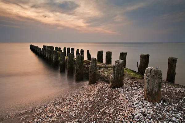 Groyne på kvällen — Stockfoto