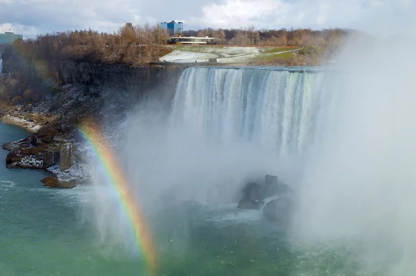 Regnbåge över Niagarafallen — Stockfoto