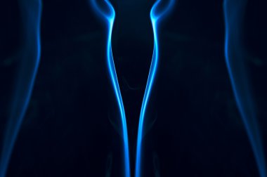 duman koyu arka plan üzerinde