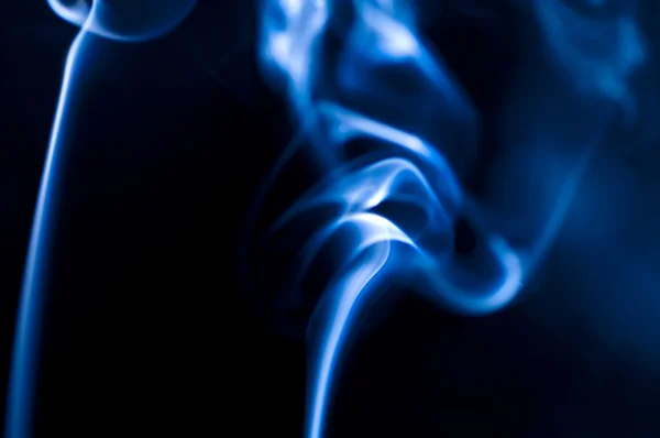 Füst, sötét háttér előtt — Stock Fotó