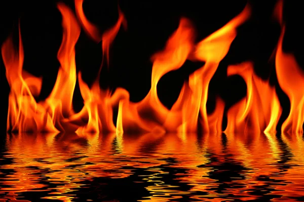 Eld och vatten Royaltyfria Stockbilder
