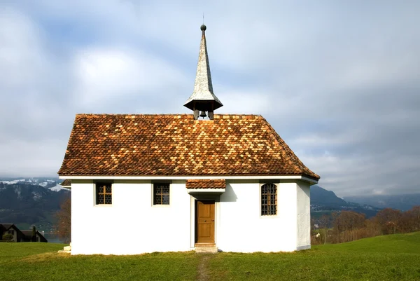 Igreja em uma colina — Fotografia de Stock