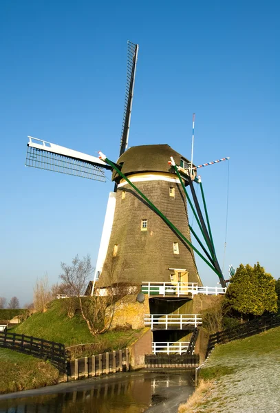 Holandský větrný mlýn — Stock fotografie