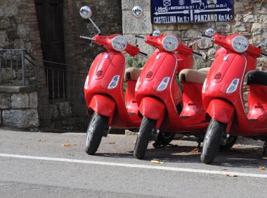 Toskana üç kırmızı scooter