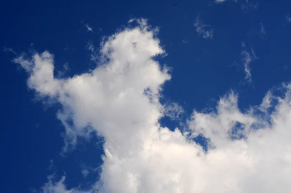 White cloud in deepblue sky — Stock Photo, Image