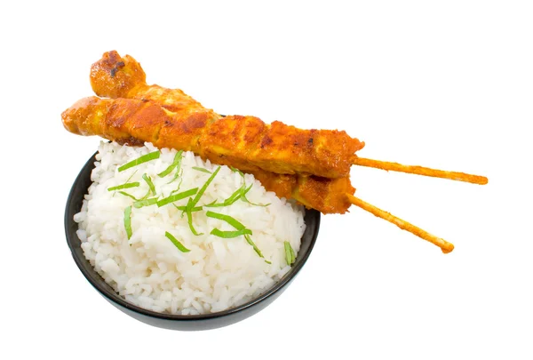 Dos palos de pollo Satay con arroz —  Fotos de Stock