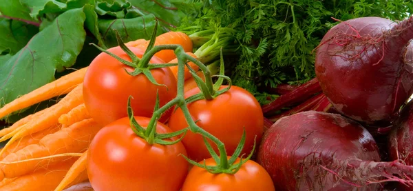Close up van rode bieten, wortelen, tomaten — Stockfoto