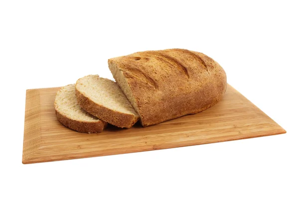 Σπιτικό ψωμί ολικής αλέσεως πάνω από λευκό — Φωτογραφία Αρχείου