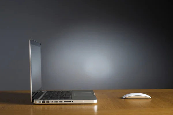 Professionell laptop på grå bakgrund — Stockfoto