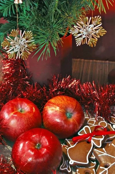 Apples and Gingerbread — Stock Photo, Image