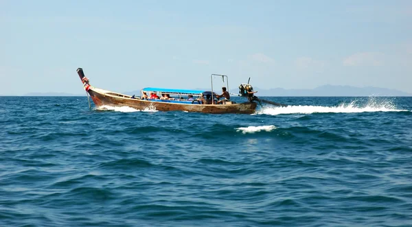 Pływająca łódź 2 — Zdjęcie stockowe