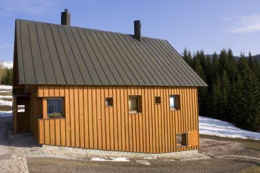 Dağlardaki kır evi.