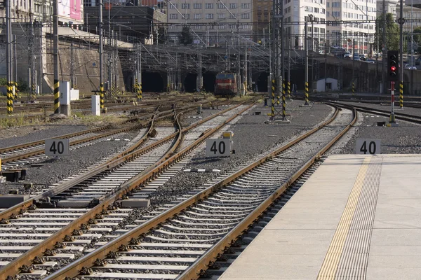 Spåren på en järnvägsstation — Stockfoto