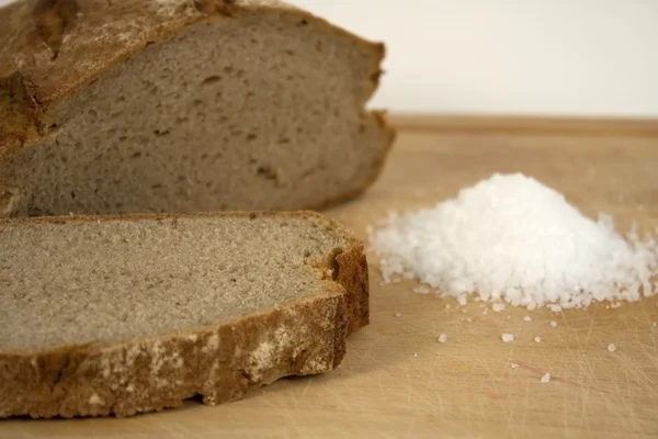 Sliced bread and salt — Stock Photo, Image