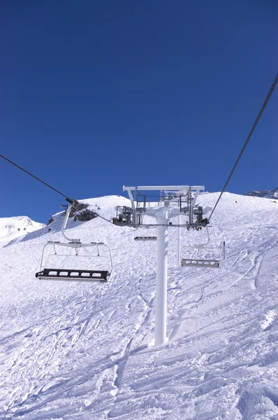 Wintersportort in den Alpen — Stockfoto