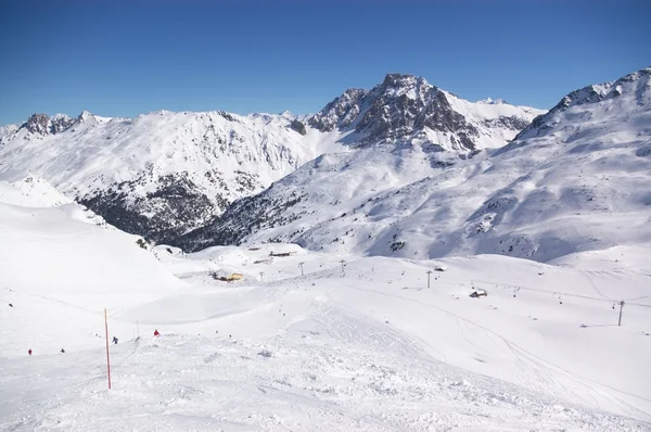 阿尔卑斯山冬季山度假村 — 图库照片