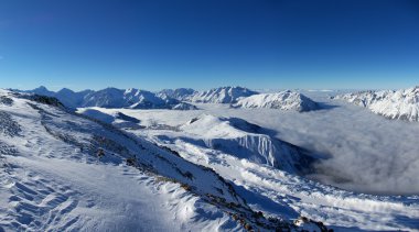 Alpler kış dağların panoramik görünüm