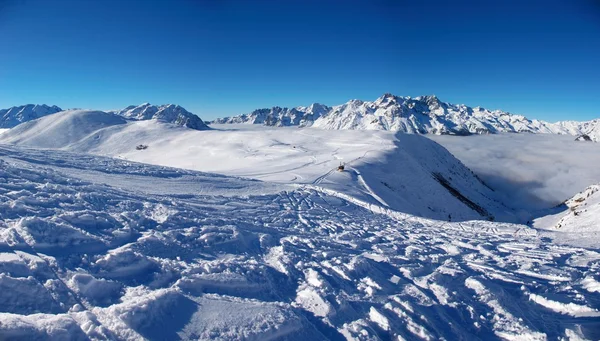 Панорамный вид на зимние Альпы — стоковое фото
