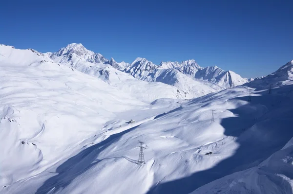 Vista panorámica de las montañas de invierno de los Alpes — Foto de Stock