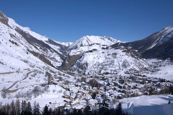 Vue panoramique sur les Alpes montagnes d'hiver — Photo