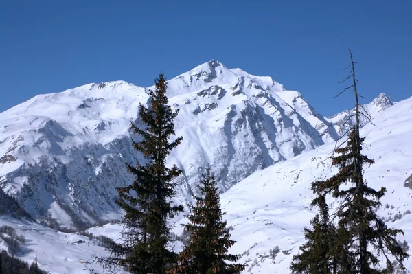 Vista panorâmica das montanhas de inverno dos Alpes — Fotografia de Stock