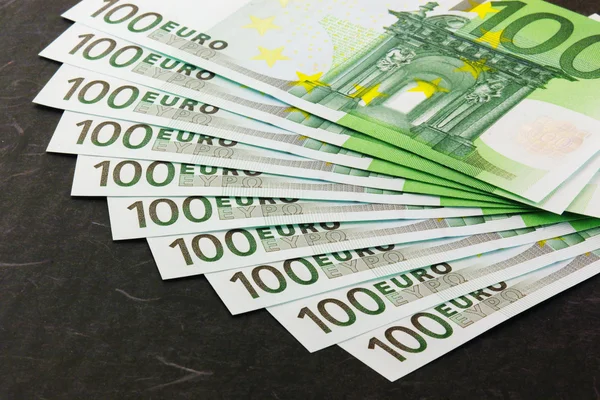 Mucchio da 100 banconote in euro Fotografia Stock