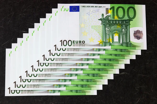 100 유로 지폐의 더미 스톡 사진
