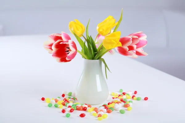 Тюльпани у вазі — стокове фото