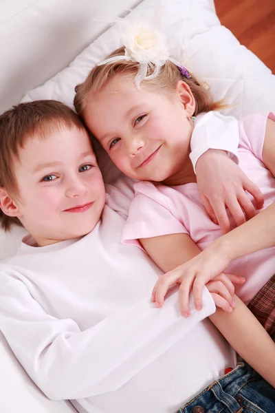 Kids in bed — Stock Photo, Image