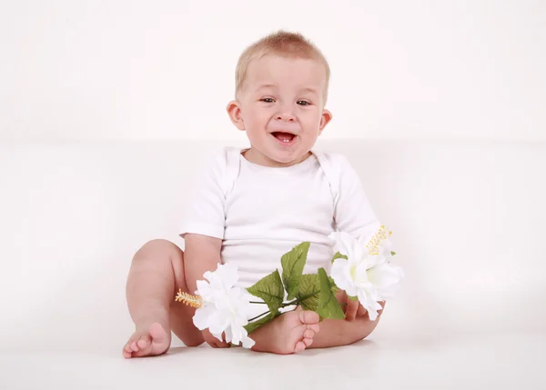 Çiçekli bebek — Stok fotoğraf