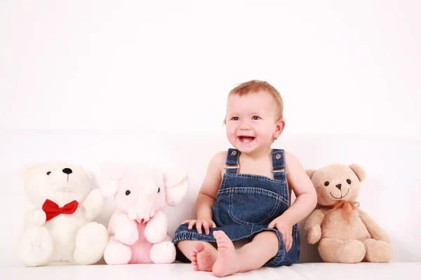 Lovely babymeisje met speelgoed — Stockfoto