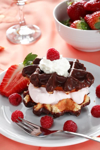 Waffle dessert with yogurt and fruits — Stock Photo, Image