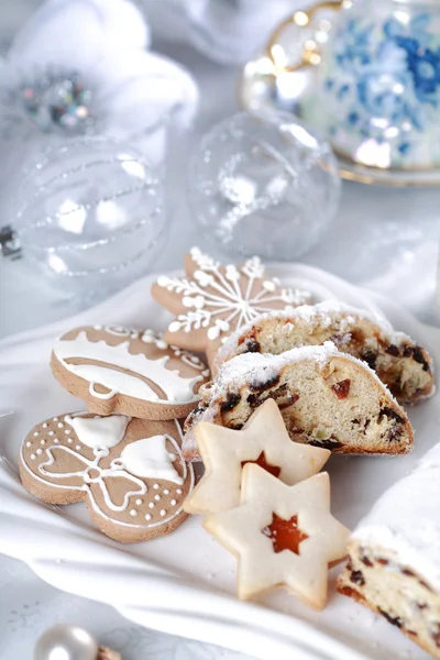 Різдвяний торт і печиво — стокове фото