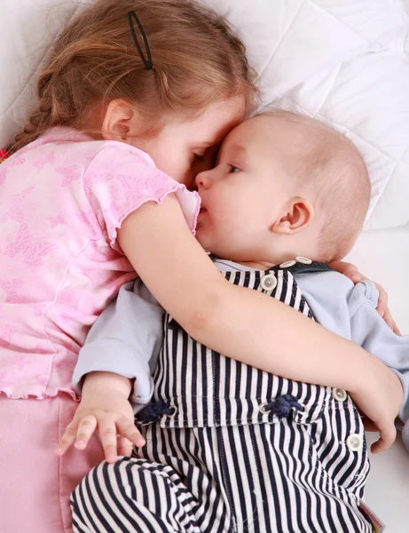 Bambini a letto — Foto Stock