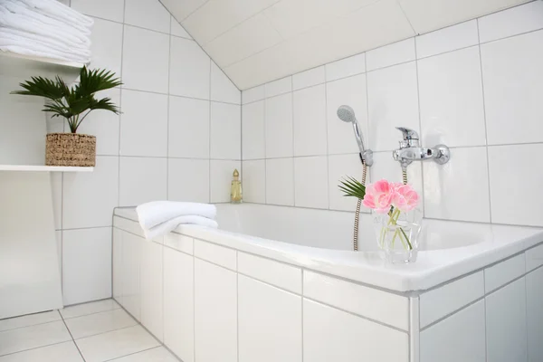Detail van de badkamer in wit — Stockfoto