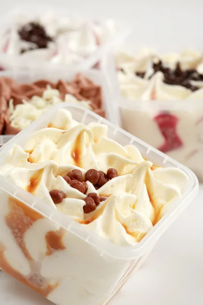 異なる種類のアイスクリームの — ストック写真