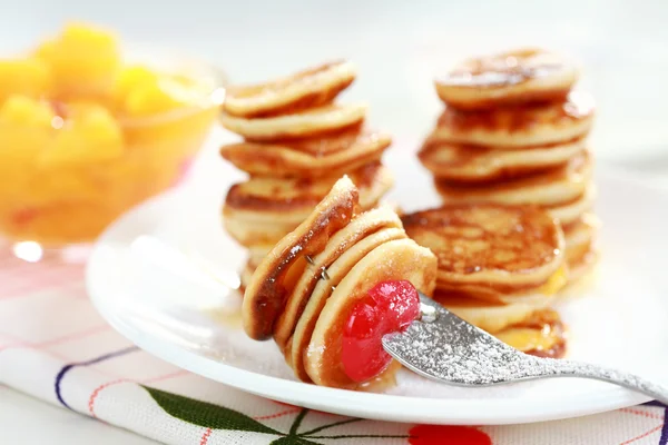 Sweet mini pancakes — Stock Photo, Image