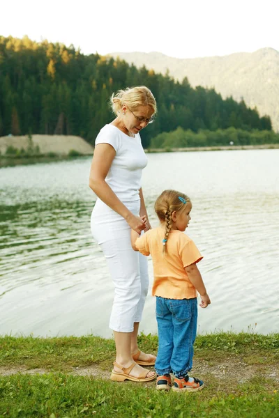 Walking with mother in the park — Stock Photo, Image