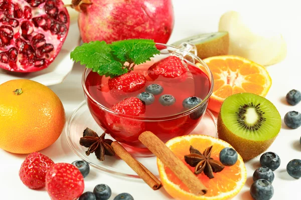 Winter fruit tea with fresh fruits — Stock Photo, Image