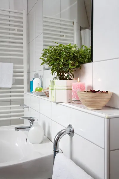 Detail van de badkamer in wit — Stockfoto