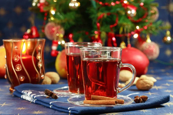Varm dryck i julklapp — Stockfoto