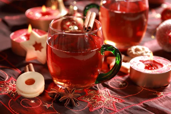 Varm dryck i julklapp — Stockfoto