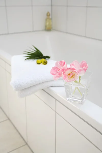 Деталі ванної в білому — стокове фото
