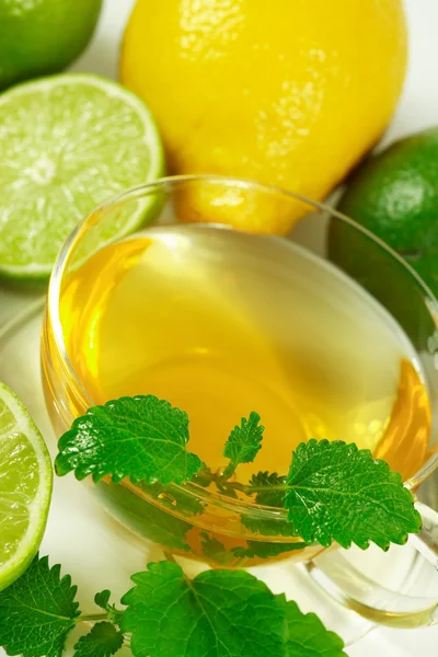 Tè verde con menta fresca — Foto Stock