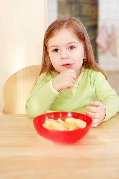 Beautiful small girl eating — Stock Photo, Image