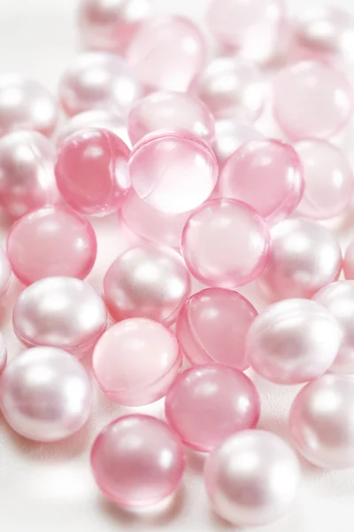 Perlas de aceite de baño rosa —  Fotos de Stock